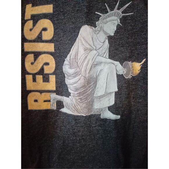 Resist Women's shirt size XL - Picture 2 of 2